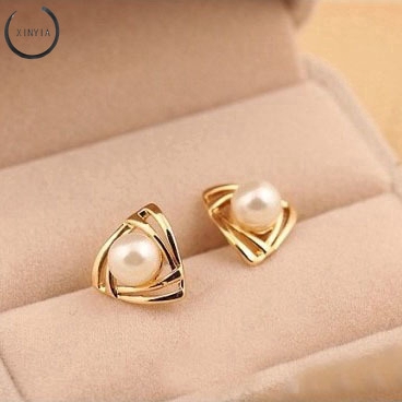 Khuyên tai ngọc trai phong cách Hàn Quốc