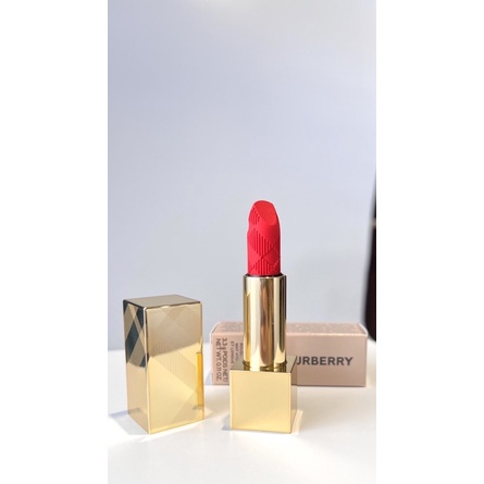 Màu Son Burberry Matte Mini 106  Red Trên Môi Cực Rạng Rỡ
