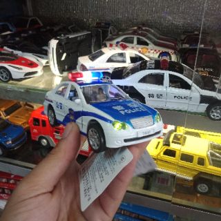 Xe cảnh sát mô hình  bằng  sắt 1:32