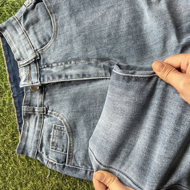 Quần Jean rách đùi to