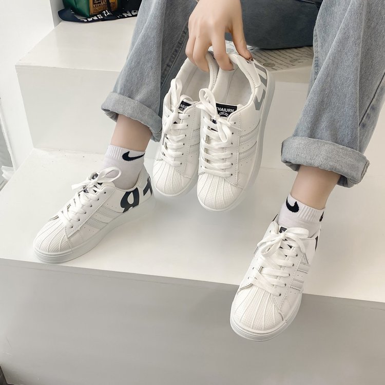 Giày Sneaker Nữ Mũi Tròn Dây Đan Chéo Thoải Mái