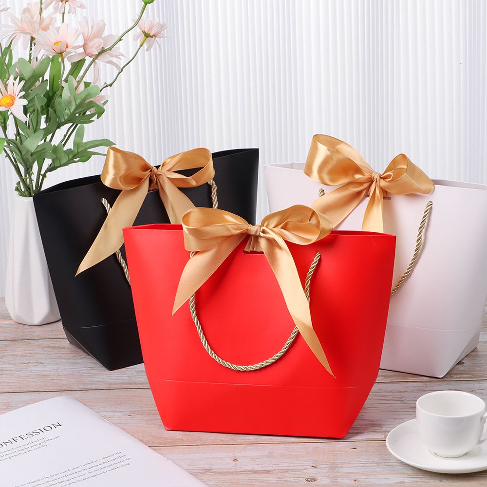 Túi giấy đựng quà tặng nhiều màu sắc