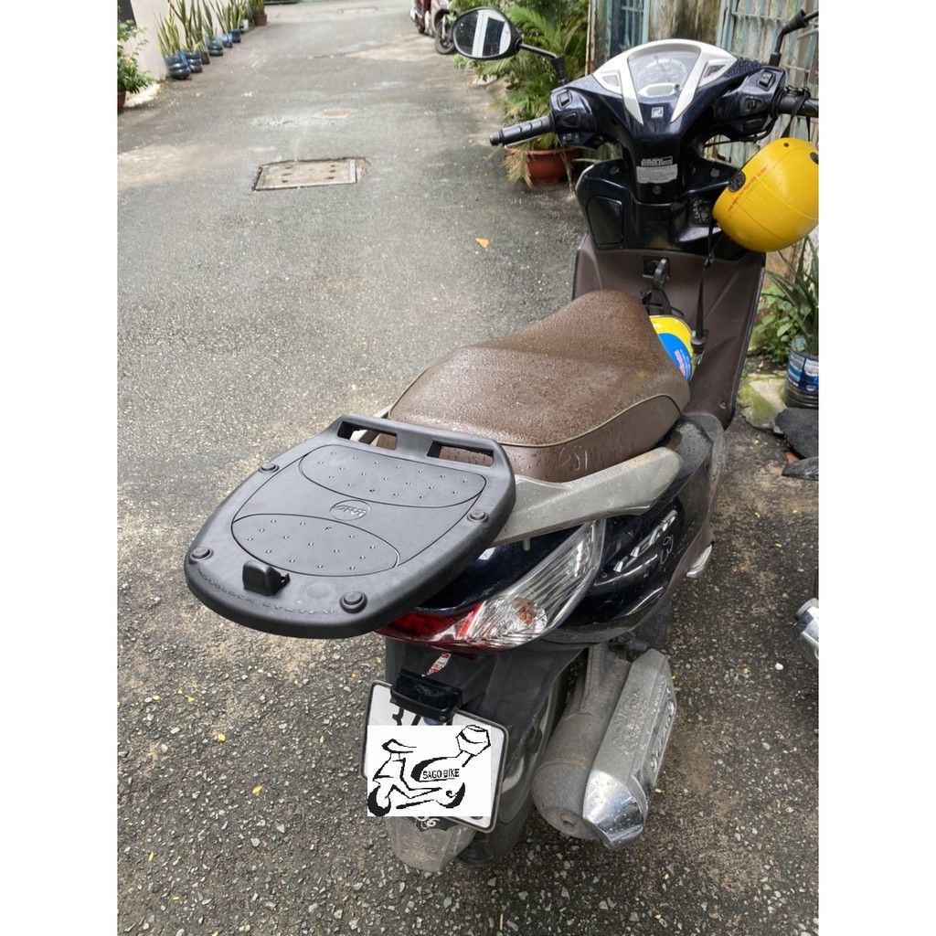 Thùng xe Lead , thùng givi E250N2 kèm đế và bộ kit gắn trên cảng zin xe Lead, hàng givi chính hãng, bảo hành 2 năm