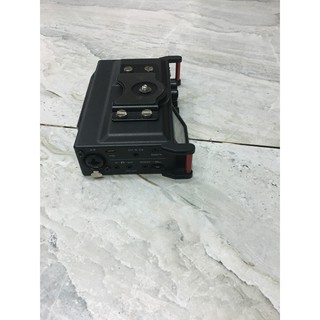 máy ghi âm tascam DR-70D