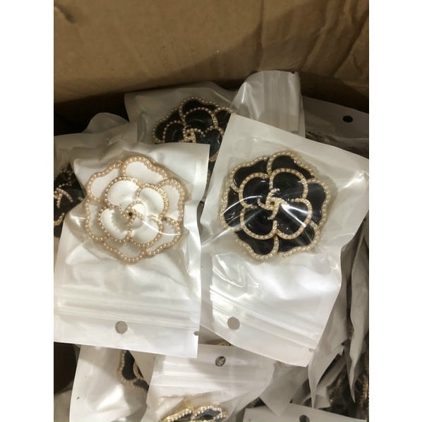 Ghim gim cài áo đính Ngọc trai giả hình hoa trà màu trắng đen thời trang cho nữ