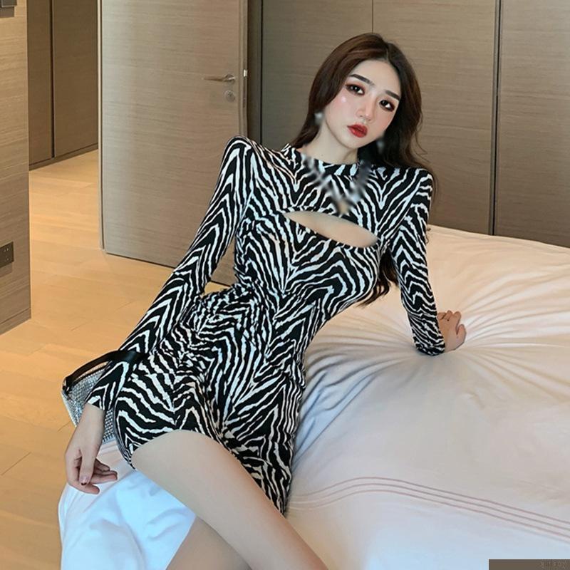 Đầm tay dài cổ thuyền dáng ôm in họa tiết da báo quyến rũ cho nữ