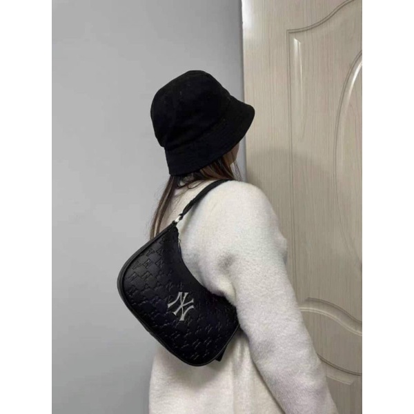 túi kẹp nách #mlb ny da vân in nổi 3d 23cm