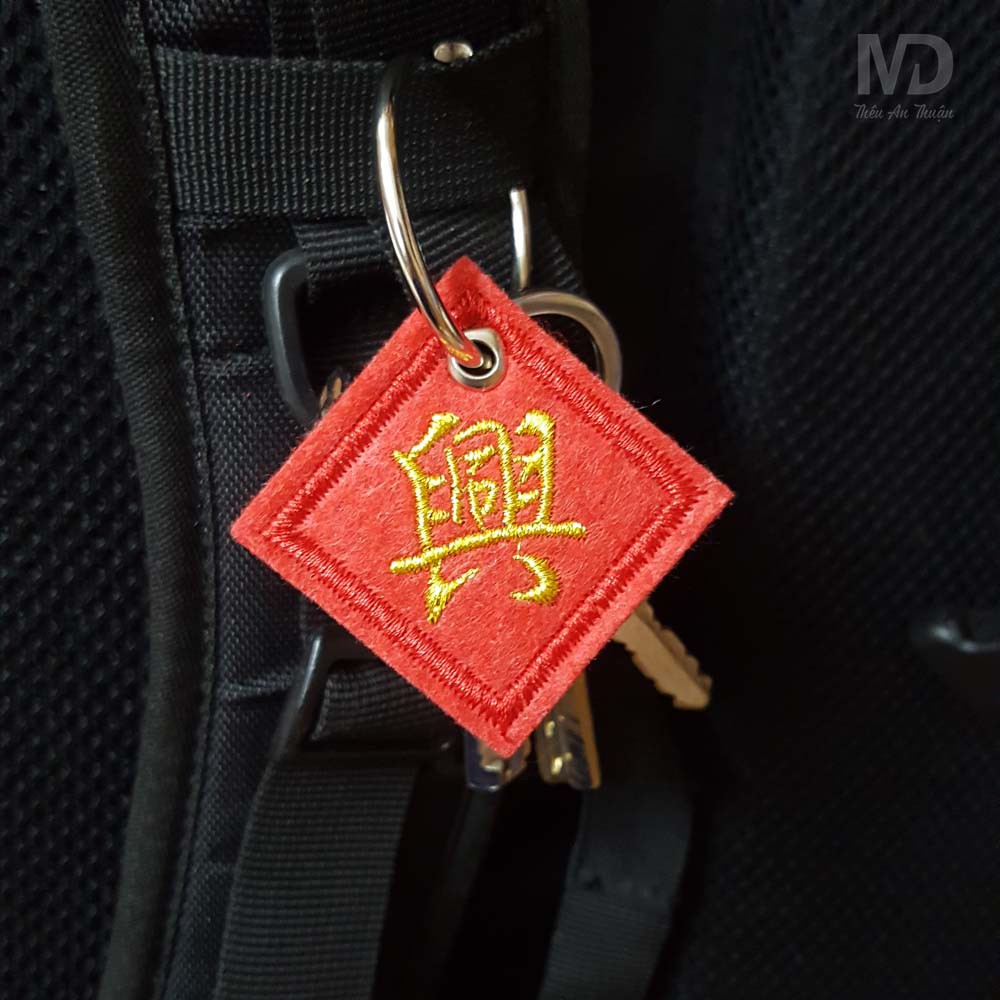 Móc treo chìa khóa vải thêu độc đáo - Chữ Hưng - Chữ nôm