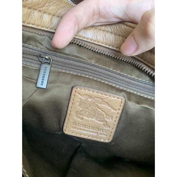 Túi chuẩn si. Túi qua sử dụng. Khách vui lòng xem hình nếu muốn biết thêm thông tin sản phẩm mời khách vô chat . Thanks.