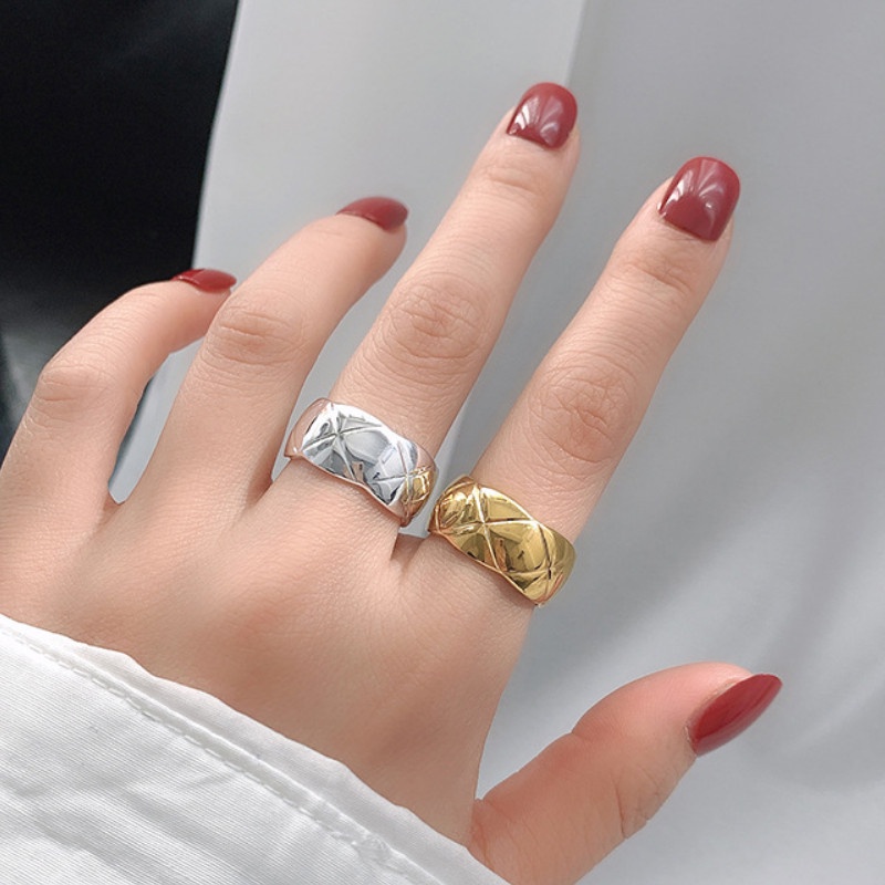 Nhẫn Nữ Khắc Chéo Bản To Titan Ko Đen TT 4153