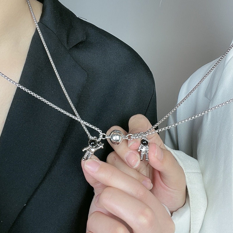 Vòng cổ mặt dây hình phi hành gia có nam châm độc đáo thời trang cho cặp đôi