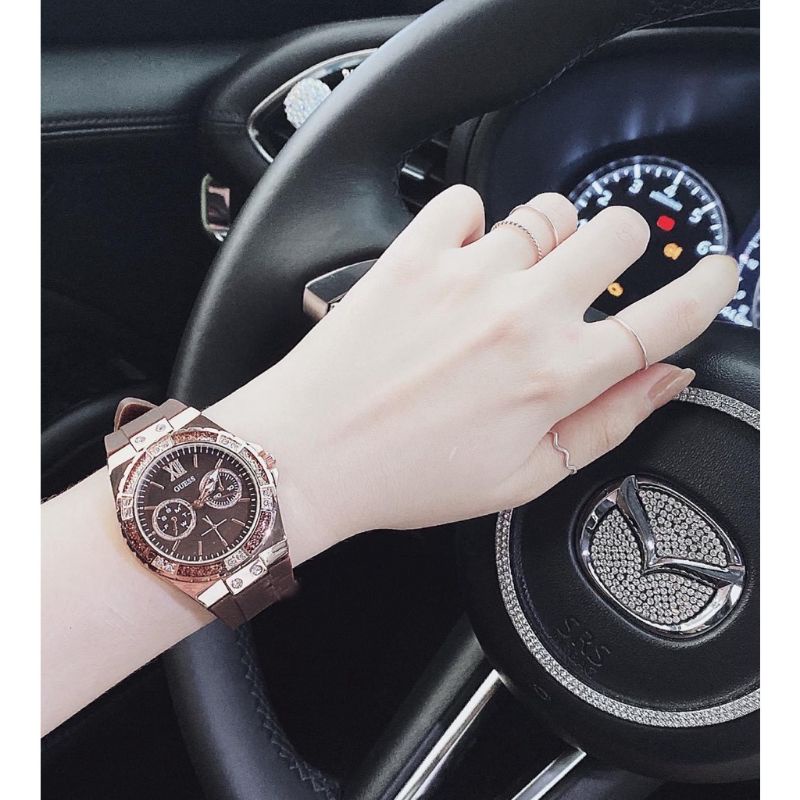 Đồng hồ nữ Guess xịn sò dây silicon bền đẹp