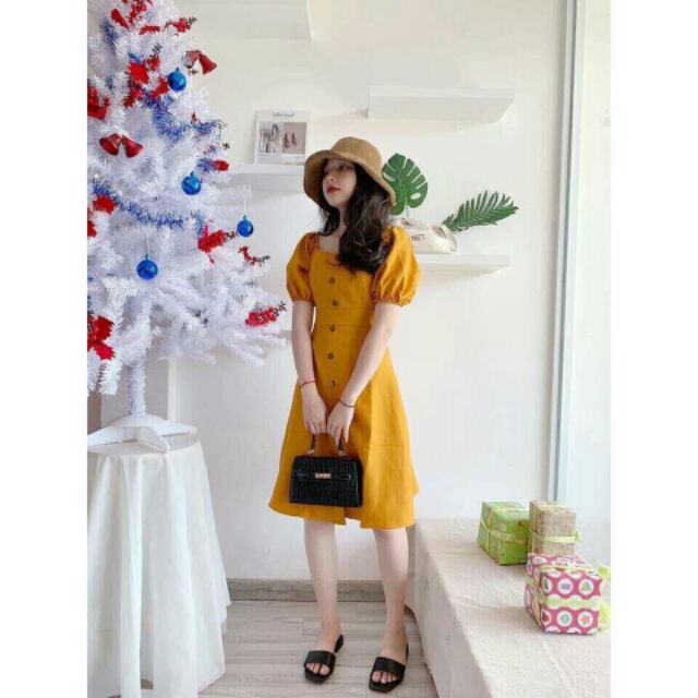 Váy vàng tay phồng bẹt vai vintage nút trước