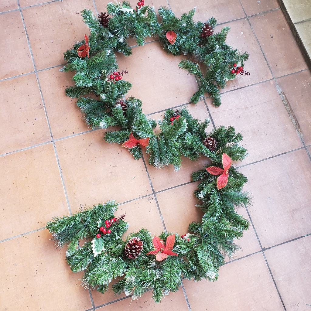 Sợi lá thông trang trí noel giáng sinh 2m7 có quả thông noel trang trí tường, cửa sổ, cửa ra vào, phòng ngủ, phòng khách
