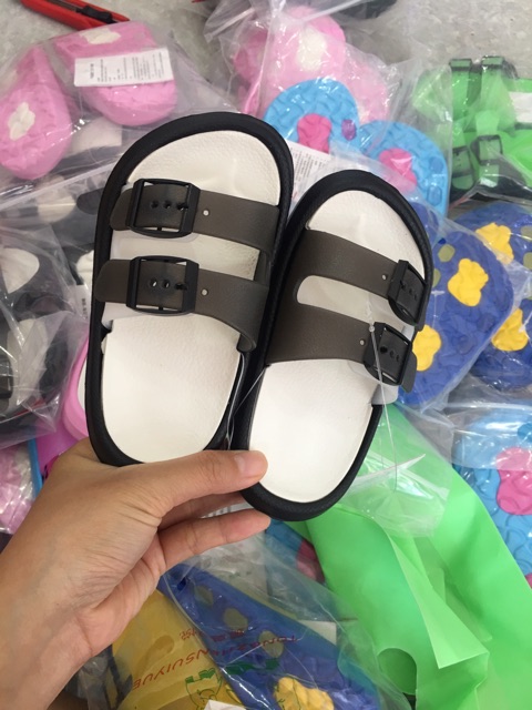 Dép nhựa cho bé