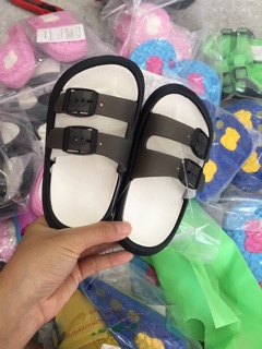 Dép nhựa cho bé