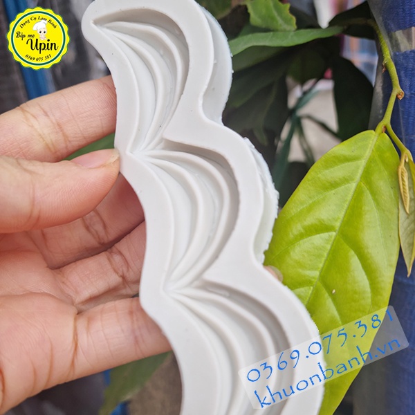 Khuôn silicon ốp thành bánh tạo mép hũ vàng hình cung mẫu 2