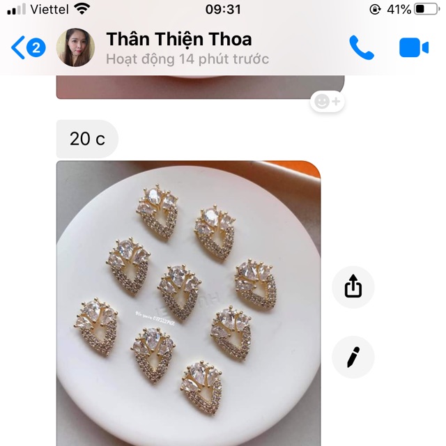 Com bo đá gắn móng