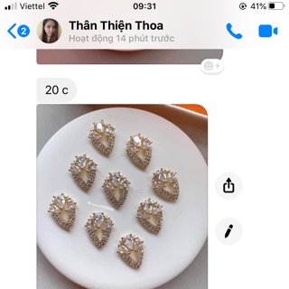 Com bo đá gắn móng