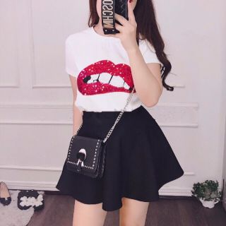 Áo thun môi kim sa