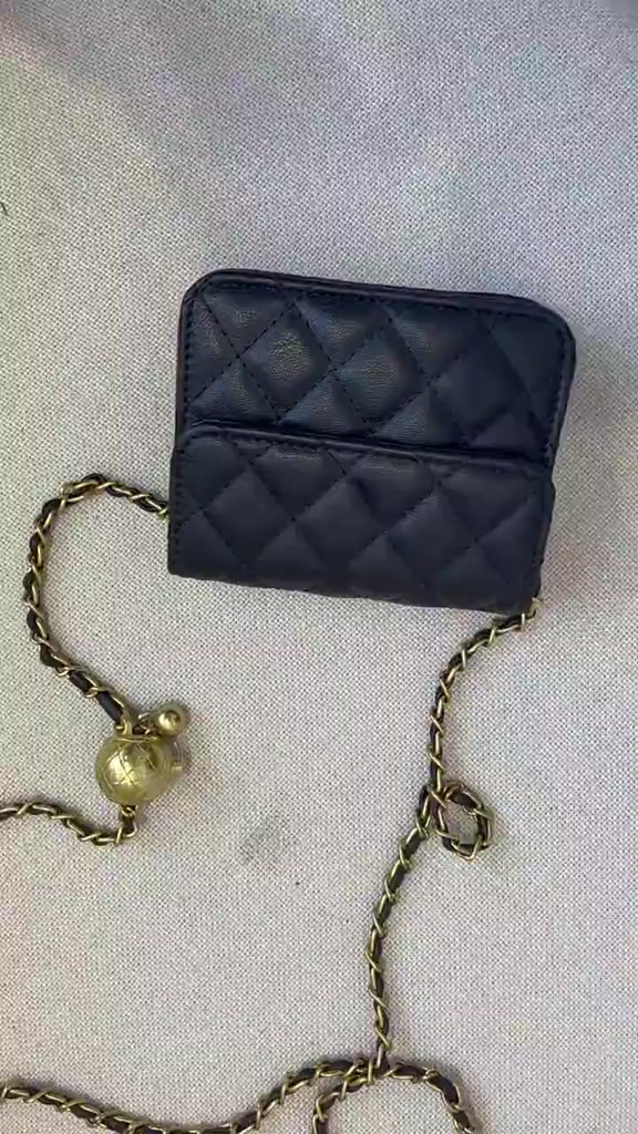 Túi đeo chéo mini dây xích da có Lắc Khoá cho nữ mẫu mới thời trang | BigBuy360 - bigbuy360.vn