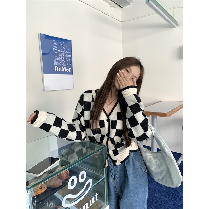 Áo khoác cardigan dệt kim dáng rộng sọc caro thời trang Hàn Quốc cổ điển 2 màu tùy chọn cho nữ | BigBuy360 - bigbuy360.vn