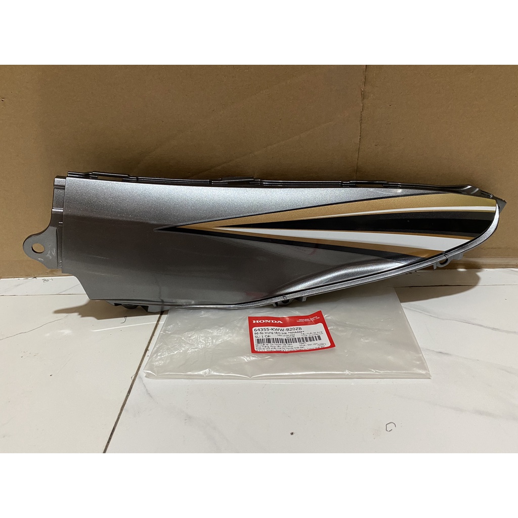 Bộ ốp trung tâm bên trái HONDA WAVE S110 năm 2009 màu Xám. (64355KWWB20ZB)