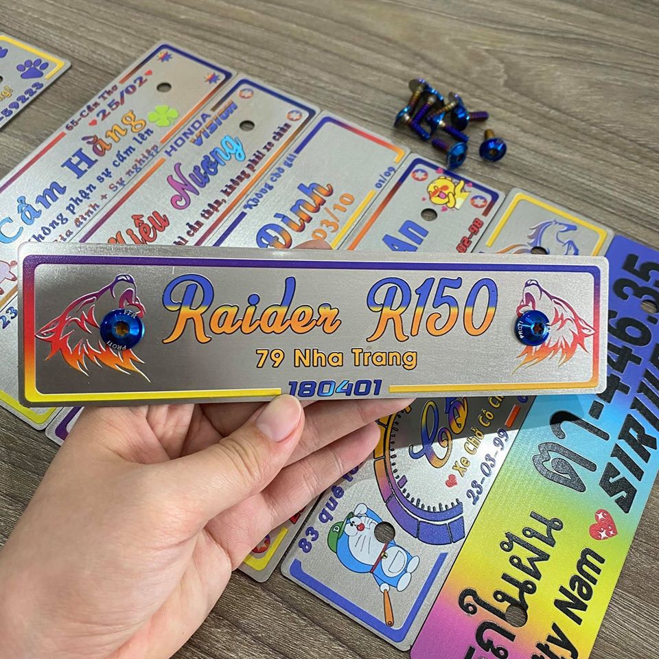 Nhận thiết kế bảng tên xe máy theo yêu cầu - Sh32