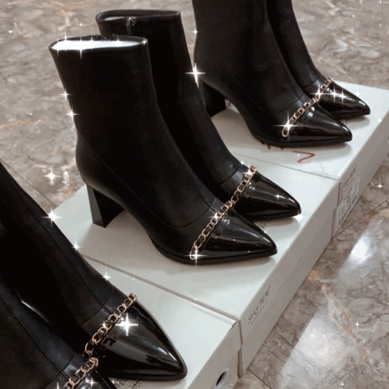 boots nữ bốt cổ cao gót vuông dẹt mũi nhọn đen da bóng xích thời trang Hàn quốc (fullbox)