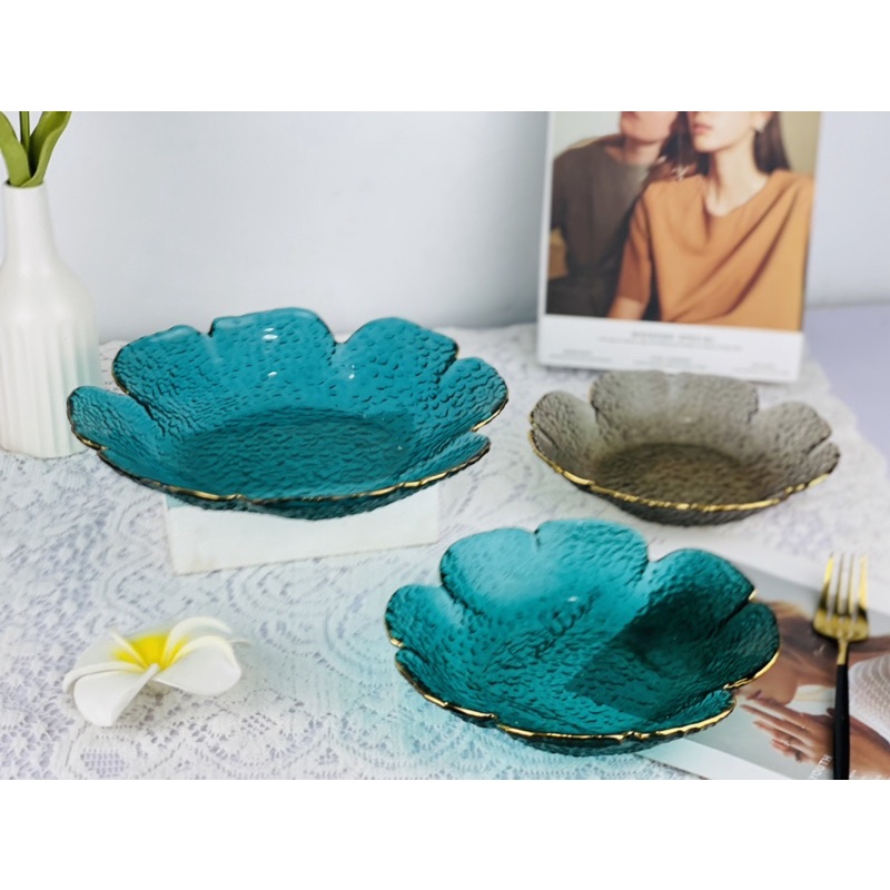 Đĩa thủy tinh pha lê hình hoa anh đào viền vàng sang trọng chọn nhiều màu nhiều size