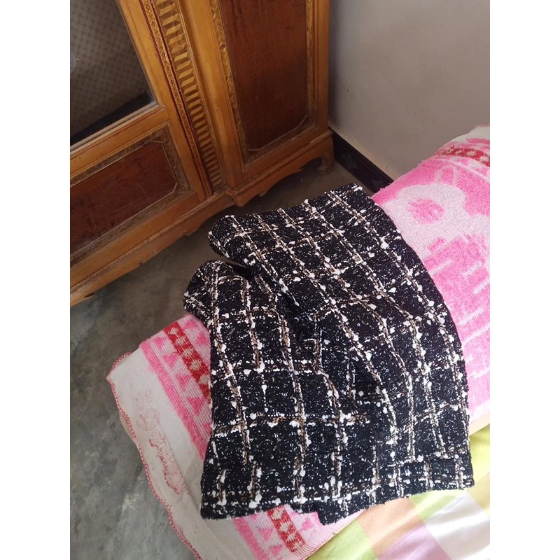 Chân váy dạ tweed kẻ ô dáng ngắn
