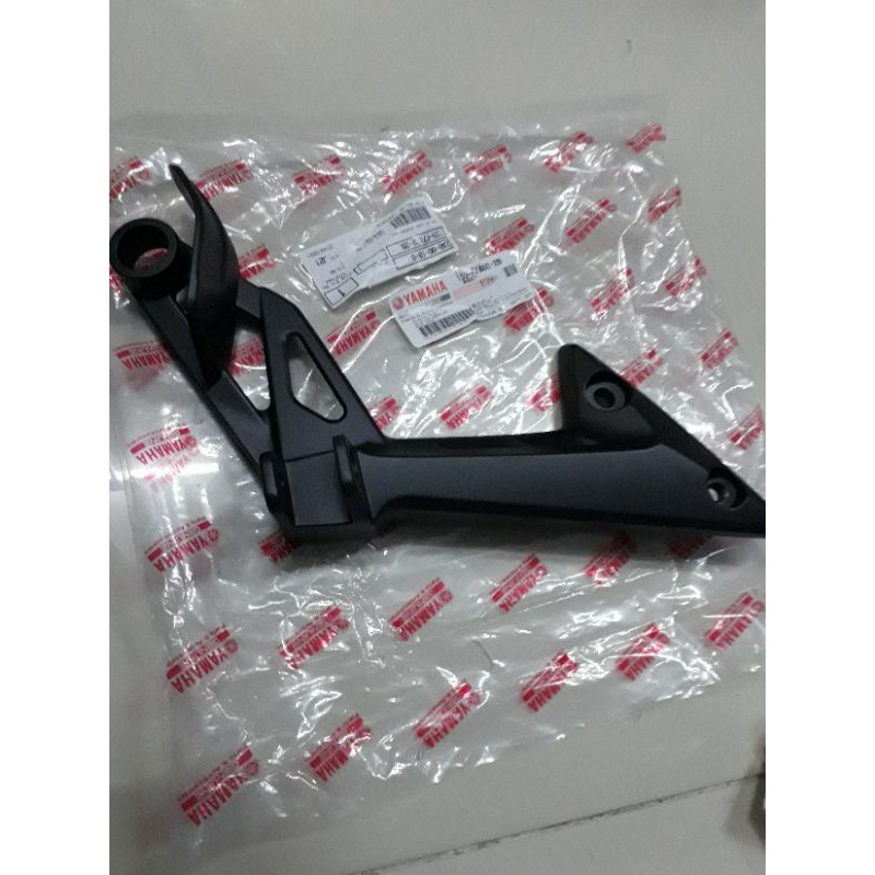 Gác chân nhôm bên phải Exciter 2006_2010 Yamaha