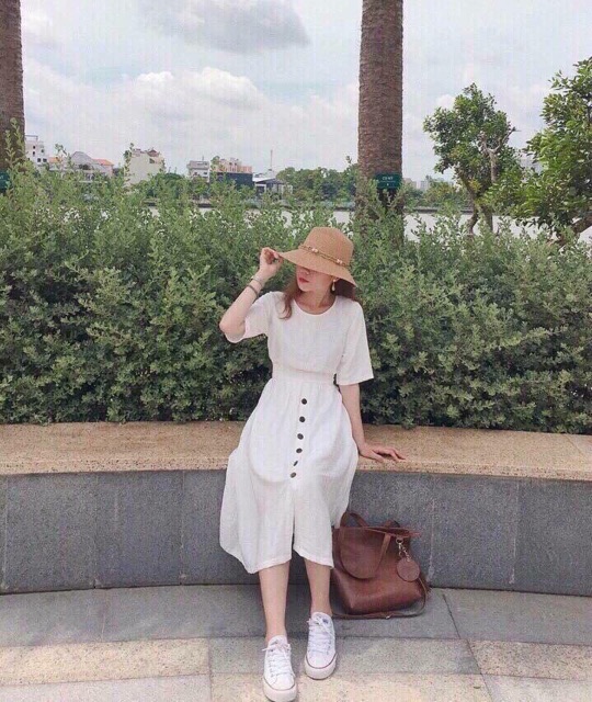 Maxi trắng đính nút đen cột lưng | BigBuy360 - bigbuy360.vn