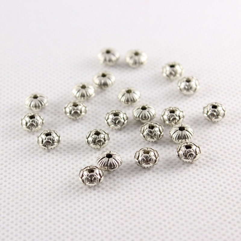 Charm xỏ ngang hoa sen nhỏ - MH724