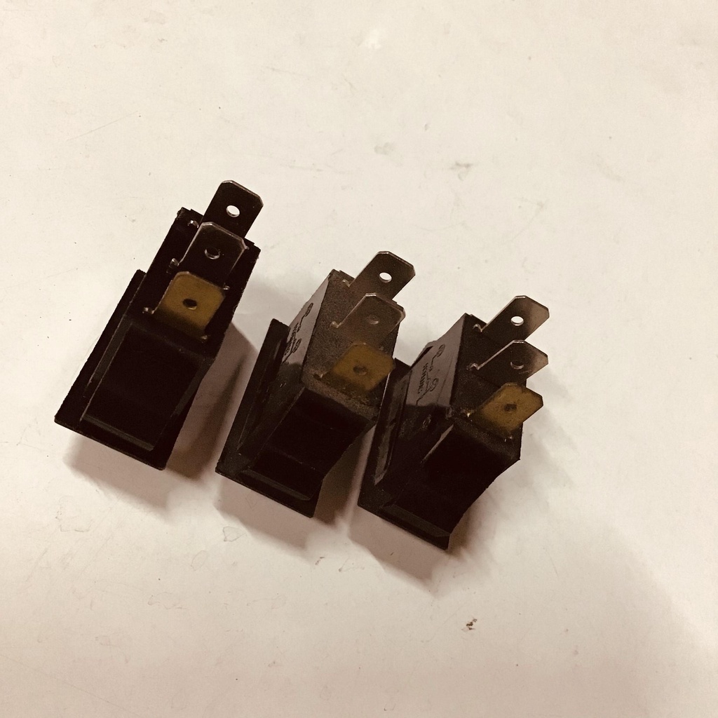 Công tắc đèn 3 chân bấp bênh on off chữ nhật thân mập