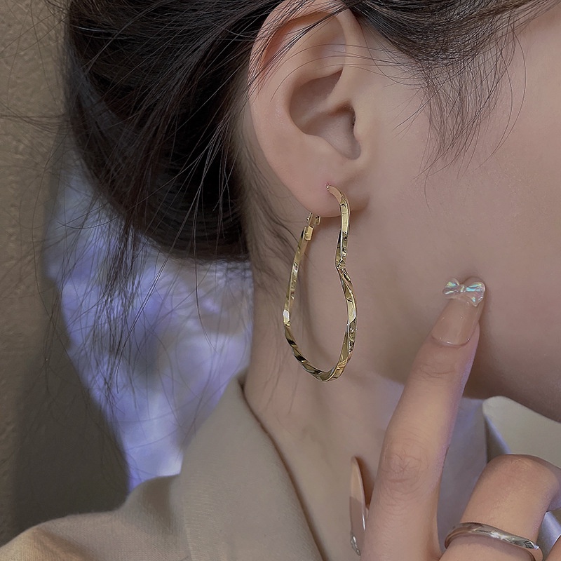 Bông Tai Hình Trái Tim Bằng Kim Loại Phong Cách Âu Mỹ Thời Trang Sang Trọng Cho Nữ