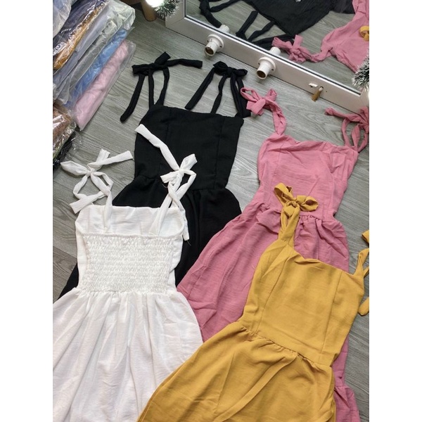 Đầm 2 dây cột nơ vải đũi cao cấp chất mịn và mát.
