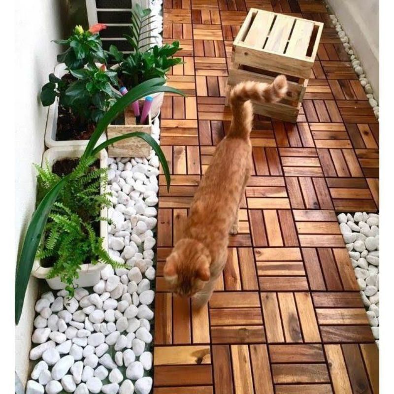 Một túi đá trắng trang trí chậu hoa, tiểu cảnh