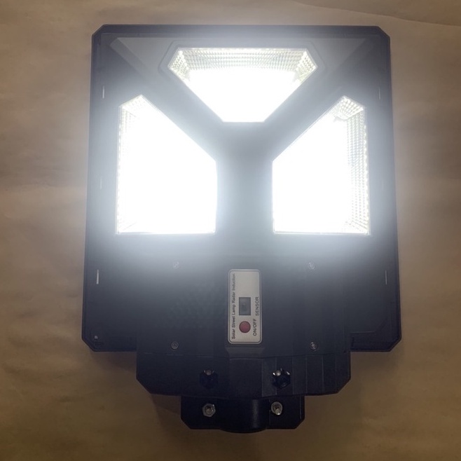Đèn năng lượng mặt trời 400W GY-892 sáng trắng