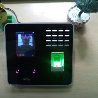 Máy chấm công vân tay và chụp hình khuôn mặt ZKTeco MB20-ID