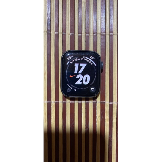 aple watch s4 44mn bản nike ( màu đen )