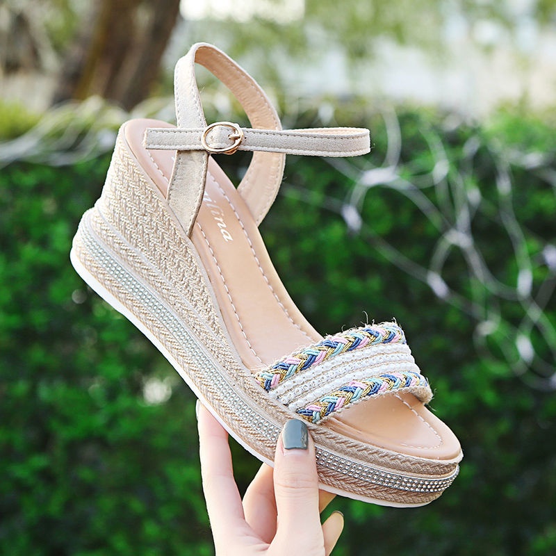 Xăng đan Đế Mềm Chống Trượt Thoải Mái Dành Cho Nữ