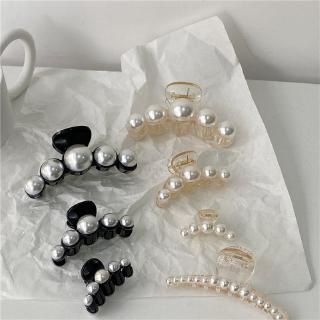 Kẹp tóc Chanel đính ngọc trai đen sang trọng