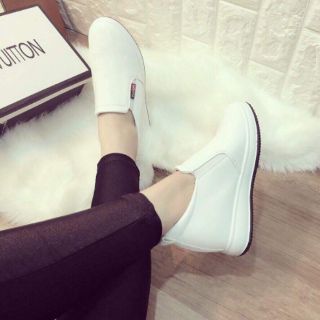 Giầy slipon độn đế chất da đẹp tuyệt vời !!!