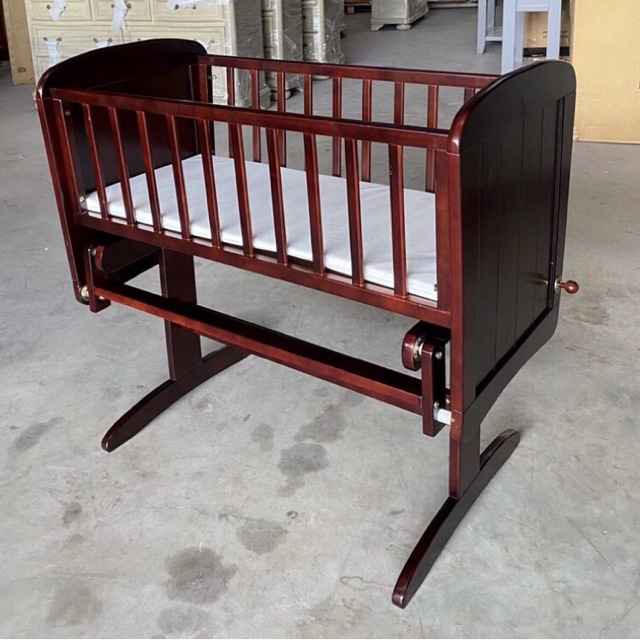 Nôi gỗ lắc lư xuất Âu gỗ thông sơn màu