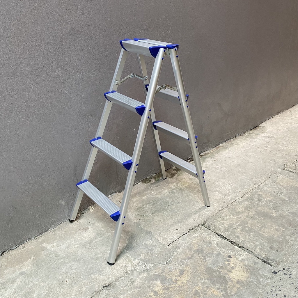Thang Nhôm Gấp Chữ A Siêu Nhẹ NiNDA R04B - 4 Bậc chiều cao 1m- Hàng Chính Hãng