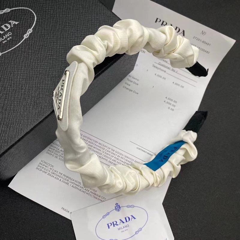 Bờm cài Hiệu Pra-da Màu Trắng