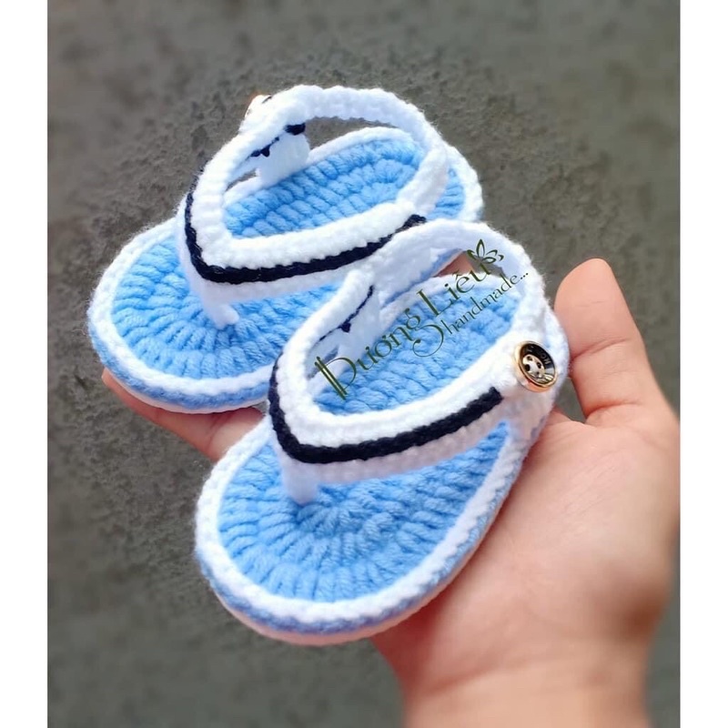 Dép xỏ ngón cho bé