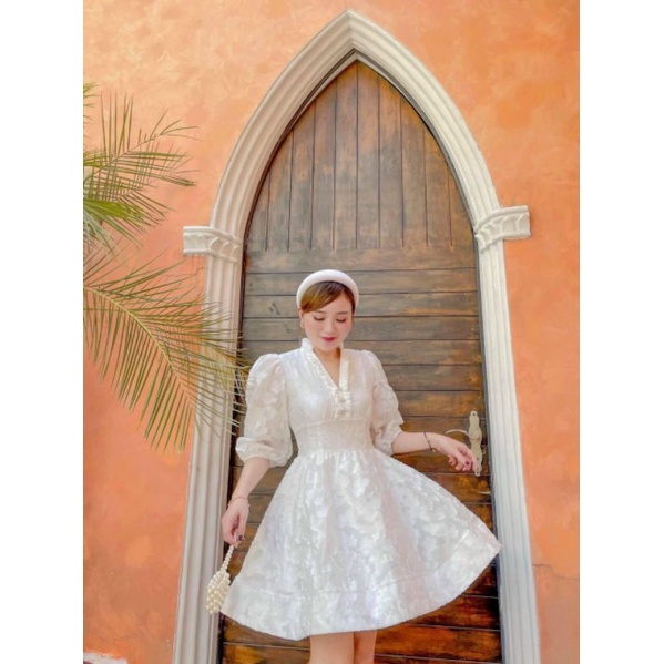 Đầm trắng ren xòe tay bồng Nissssa Dress