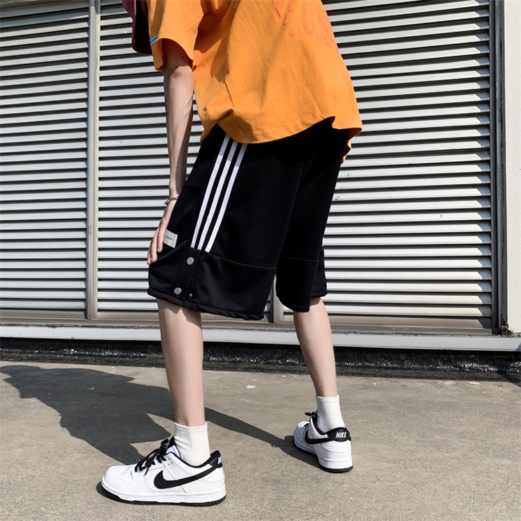 Quần đùi nam ống rộng kẻ 3 sọc khuy bấm màu đen đẹp d06 Pon.mens